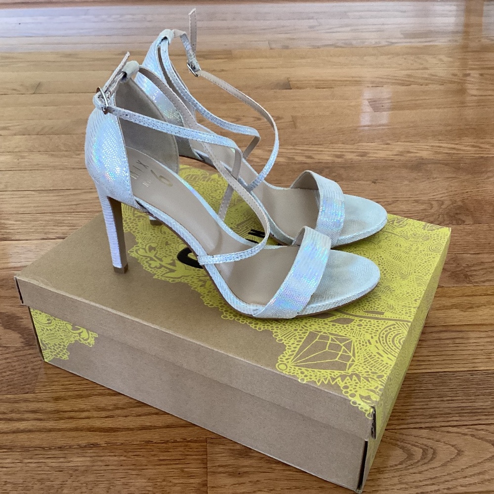Mix No6 Zaydia White Silver Strappy Heels Size 7M